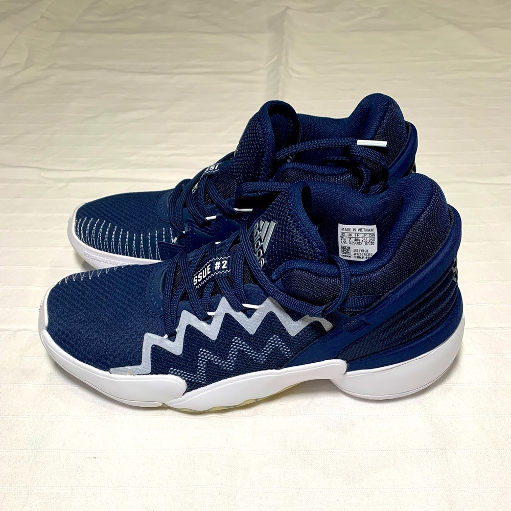 Men’s Adidas Basketball Shoes, Issue #2. Size 7.5. Navy.